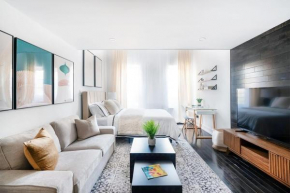 444-5C Newly renovated Studio Midtown West W&D